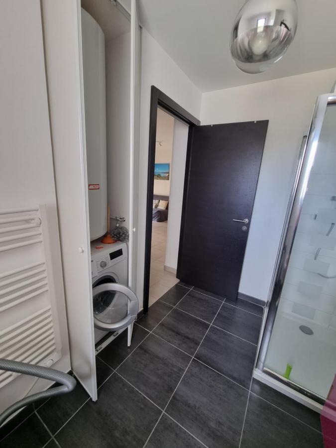 Joli T2 dans résidence avec parking Biguglia  Extérieur photo